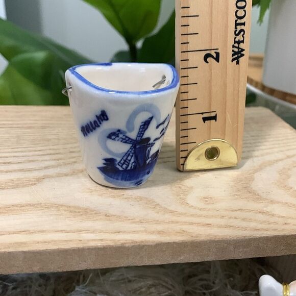 Bundle Of Small Dutch Themed Blue &  White Ceramic Decor Pieces Windmill - Picture 13 of 17